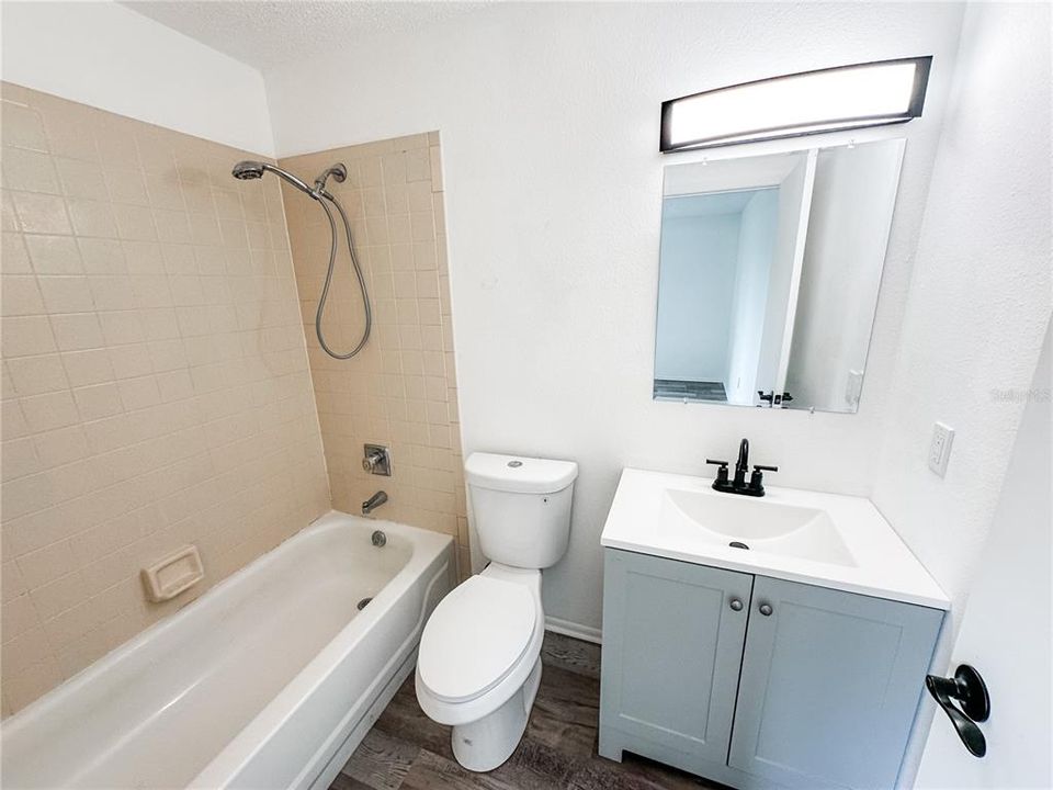 出租: $1,350 (2 贝兹, 2 浴室, 1008 平方英尺)