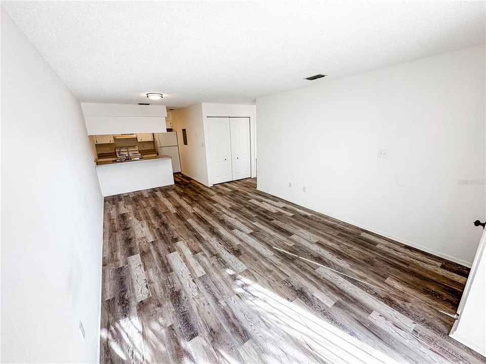 出租: $1,350 (2 贝兹, 2 浴室, 1008 平方英尺)