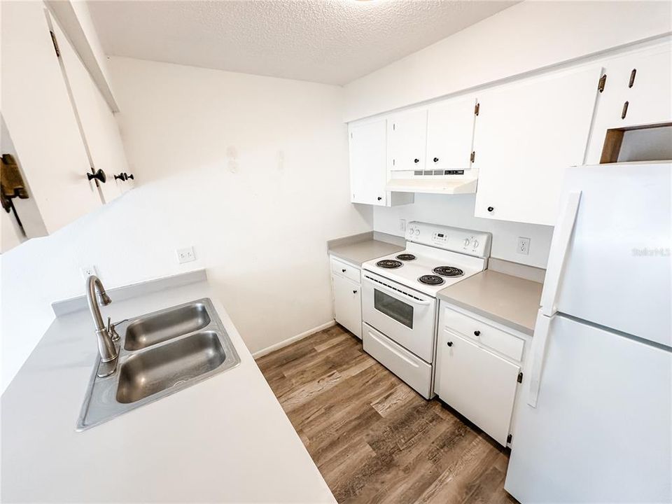 出租: $1,350 (2 贝兹, 2 浴室, 1008 平方英尺)