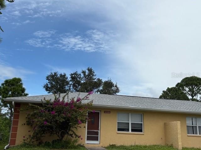 For Rent: $1,350 (2 beds, 1 baths, 896 Square Feet)