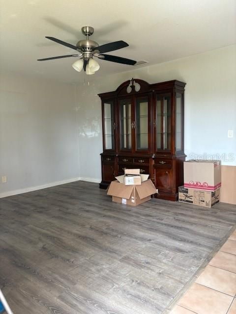 For Rent: $1,350 (2 beds, 1 baths, 896 Square Feet)