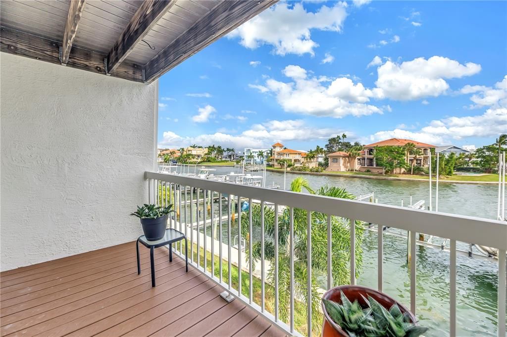 En Venta: $899,000 (3 camas, 3 baños, 1585 Pies cuadrados)