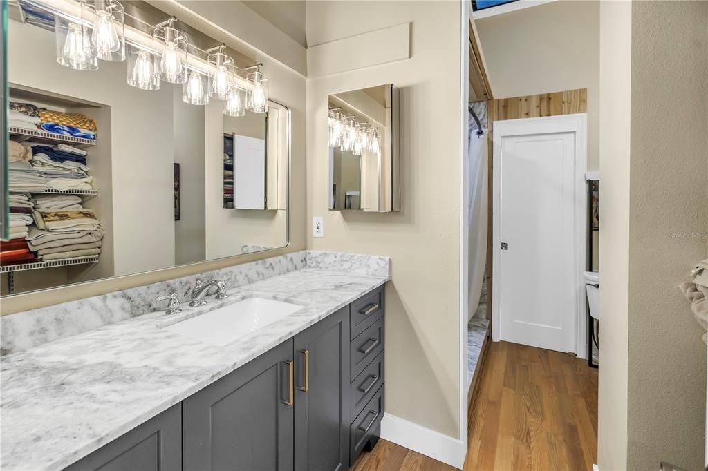 En Venta: $899,000 (3 camas, 3 baños, 1585 Pies cuadrados)