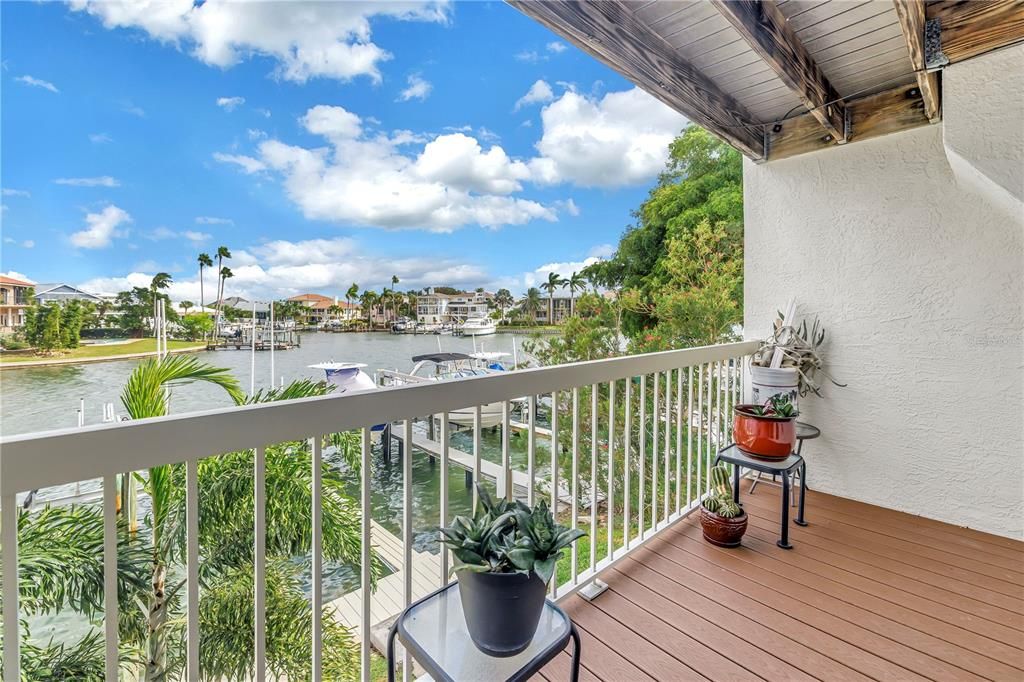 En Venta: $899,000 (3 camas, 3 baños, 1585 Pies cuadrados)