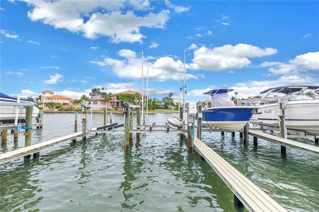 En Venta: $899,000 (3 camas, 3 baños, 1585 Pies cuadrados)