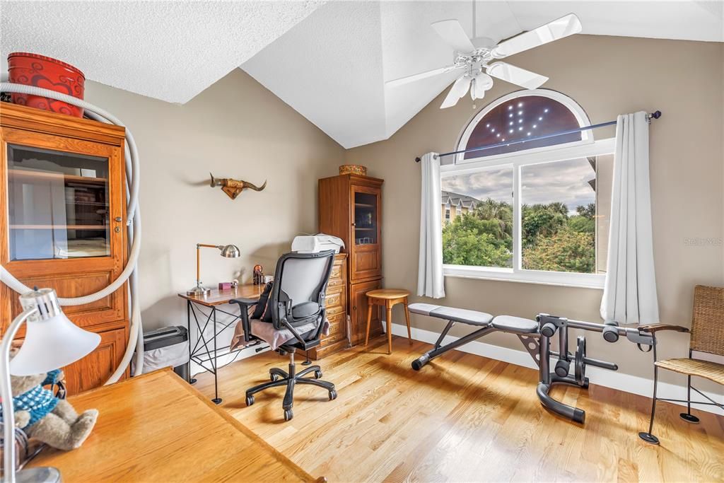 En Venta: $899,000 (3 camas, 3 baños, 1585 Pies cuadrados)