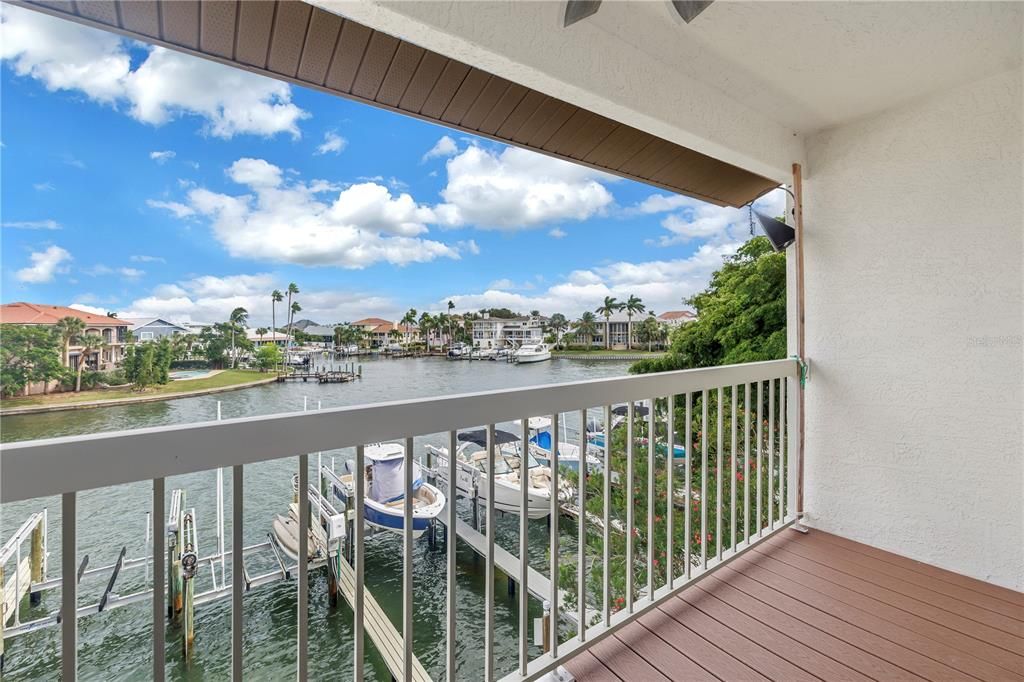 En Venta: $899,000 (3 camas, 3 baños, 1585 Pies cuadrados)