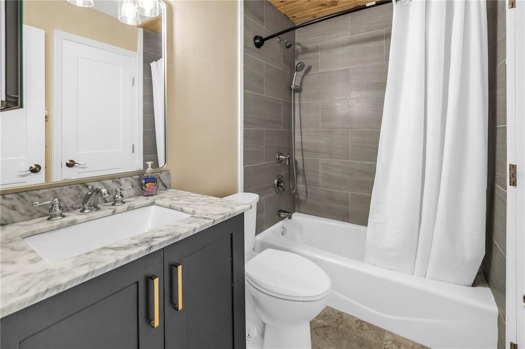 En Venta: $899,000 (3 camas, 3 baños, 1585 Pies cuadrados)