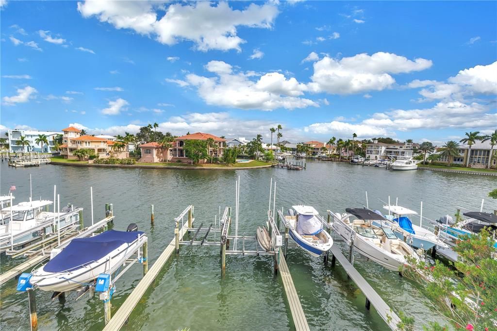 En Venta: $899,000 (3 camas, 3 baños, 1585 Pies cuadrados)