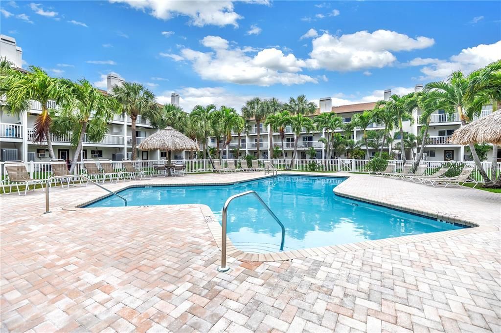 En Venta: $899,000 (3 camas, 3 baños, 1585 Pies cuadrados)