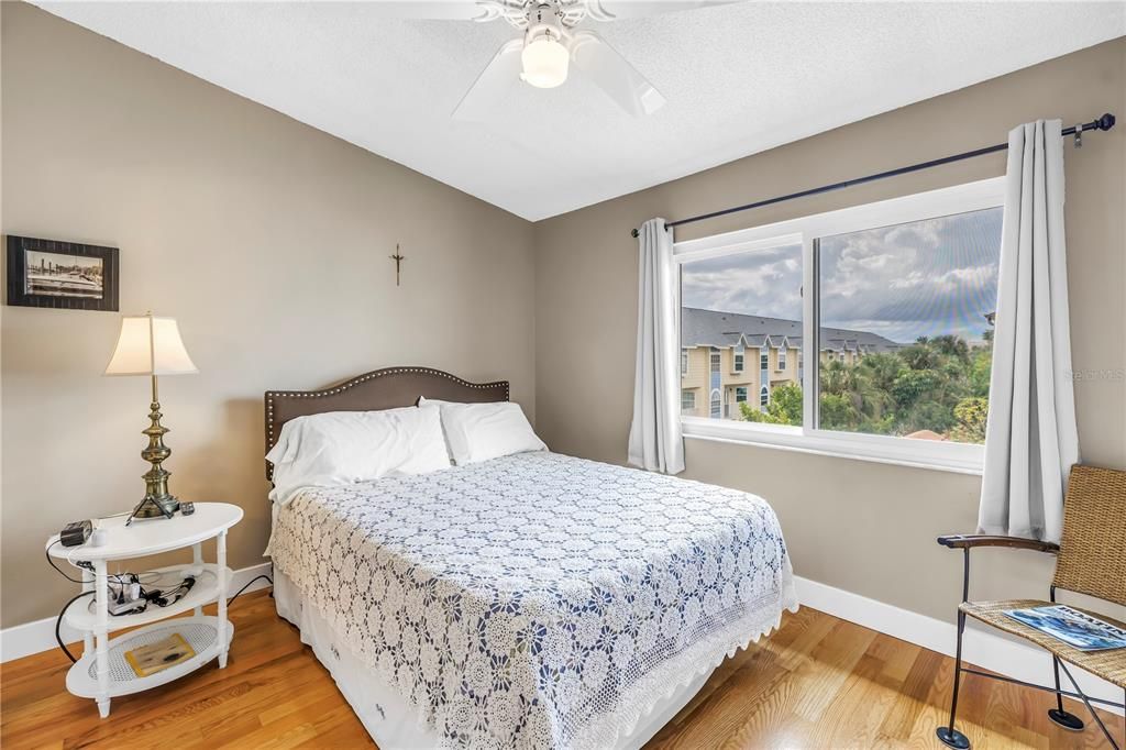 En Venta: $899,000 (3 camas, 3 baños, 1585 Pies cuadrados)