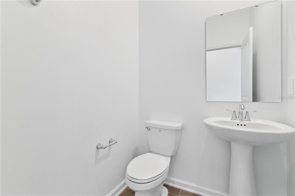 For Rent: $2,300 (3 beds, 2 baths, 1930 Square Feet)