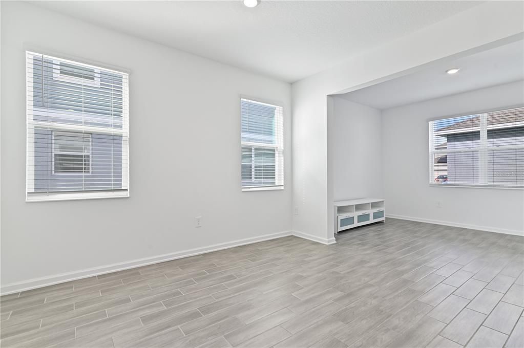 For Rent: $2,300 (3 beds, 2 baths, 1930 Square Feet)