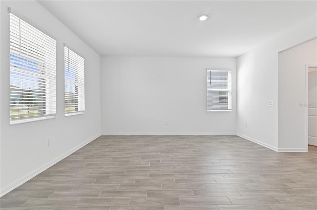 For Rent: $2,300 (3 beds, 2 baths, 1930 Square Feet)