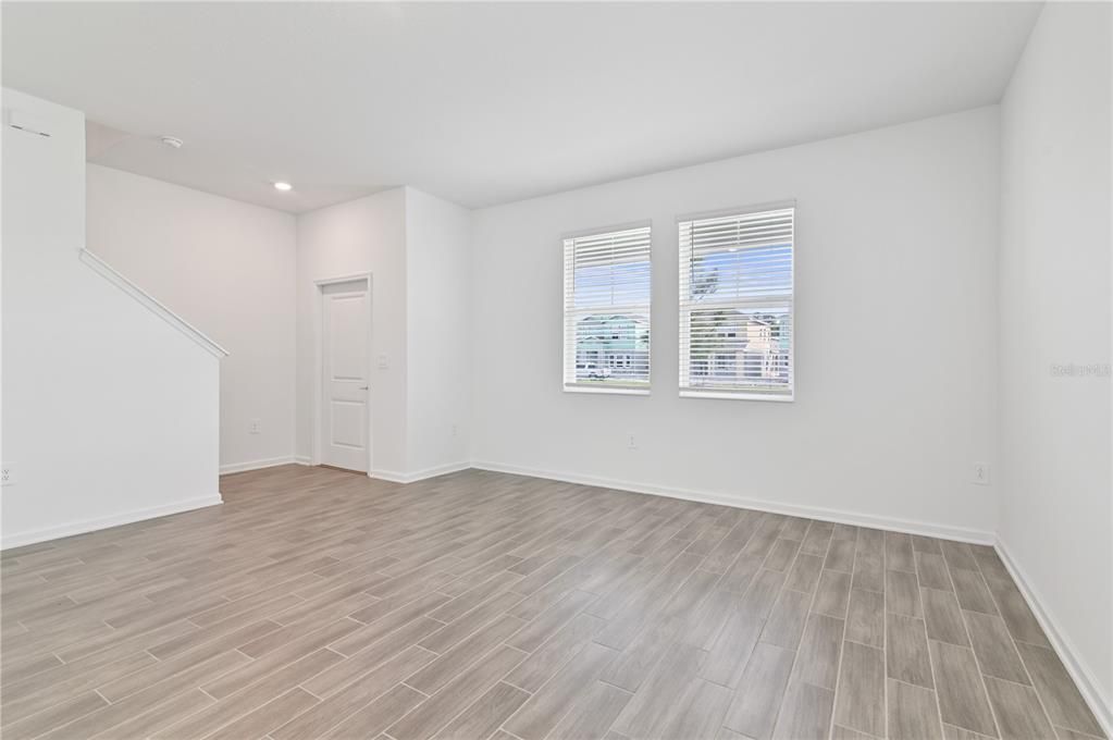 For Rent: $2,300 (3 beds, 2 baths, 1930 Square Feet)