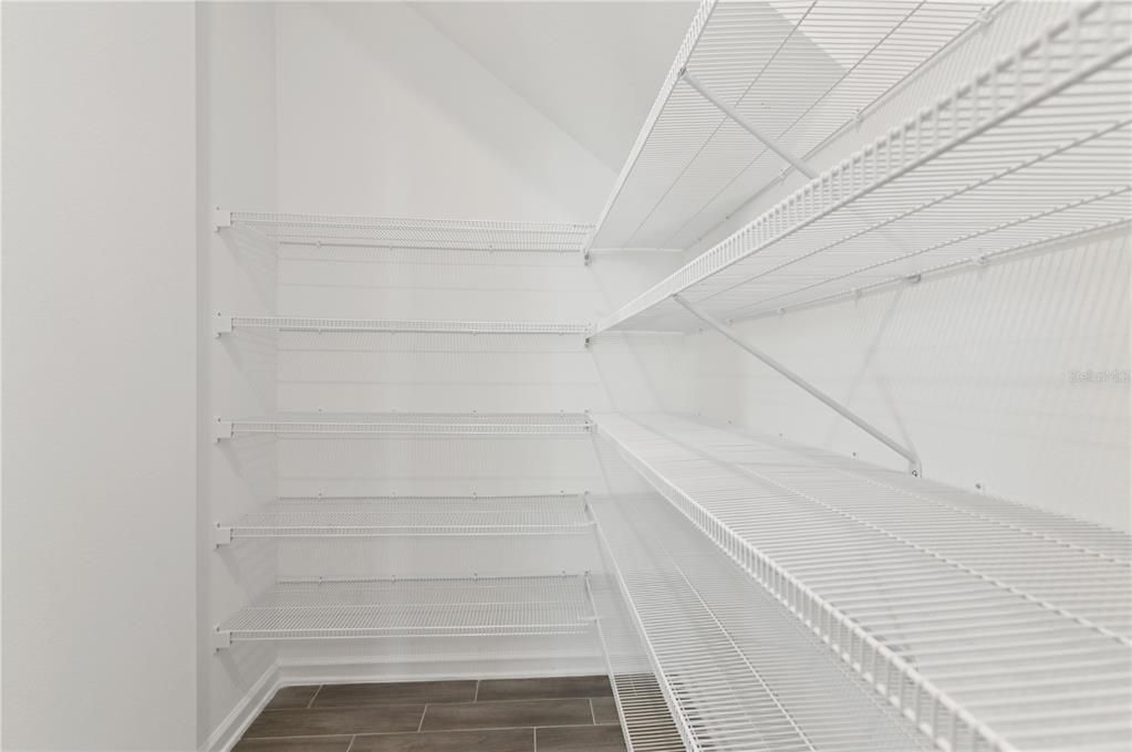 For Rent: $2,300 (3 beds, 2 baths, 1930 Square Feet)