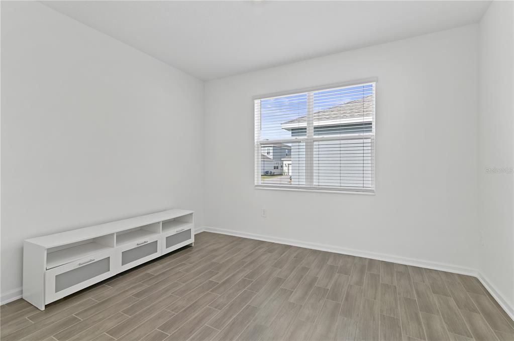 For Rent: $2,300 (3 beds, 2 baths, 1930 Square Feet)