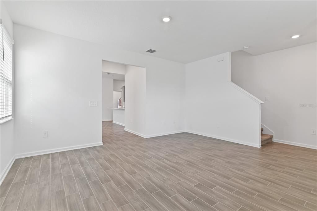 For Rent: $2,300 (3 beds, 2 baths, 1930 Square Feet)