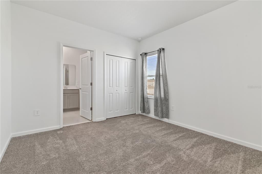 For Rent: $2,300 (3 beds, 2 baths, 1930 Square Feet)