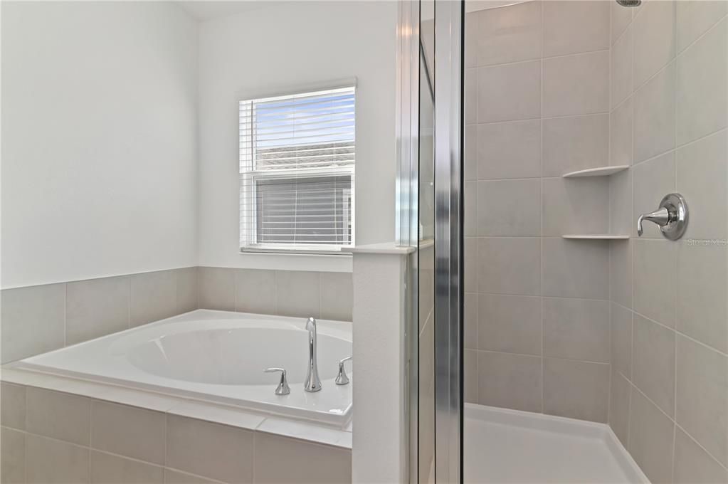 For Rent: $2,300 (3 beds, 2 baths, 1930 Square Feet)