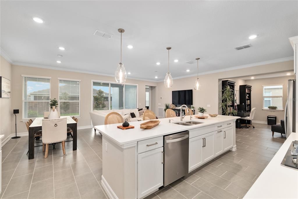 На продажу: $485,000 (3 спален, 2 ванн, 1894 Квадратных фут)