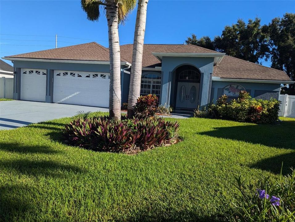 For Rent: $3,975 (4 beds, 3 baths, 2359 Square Feet)