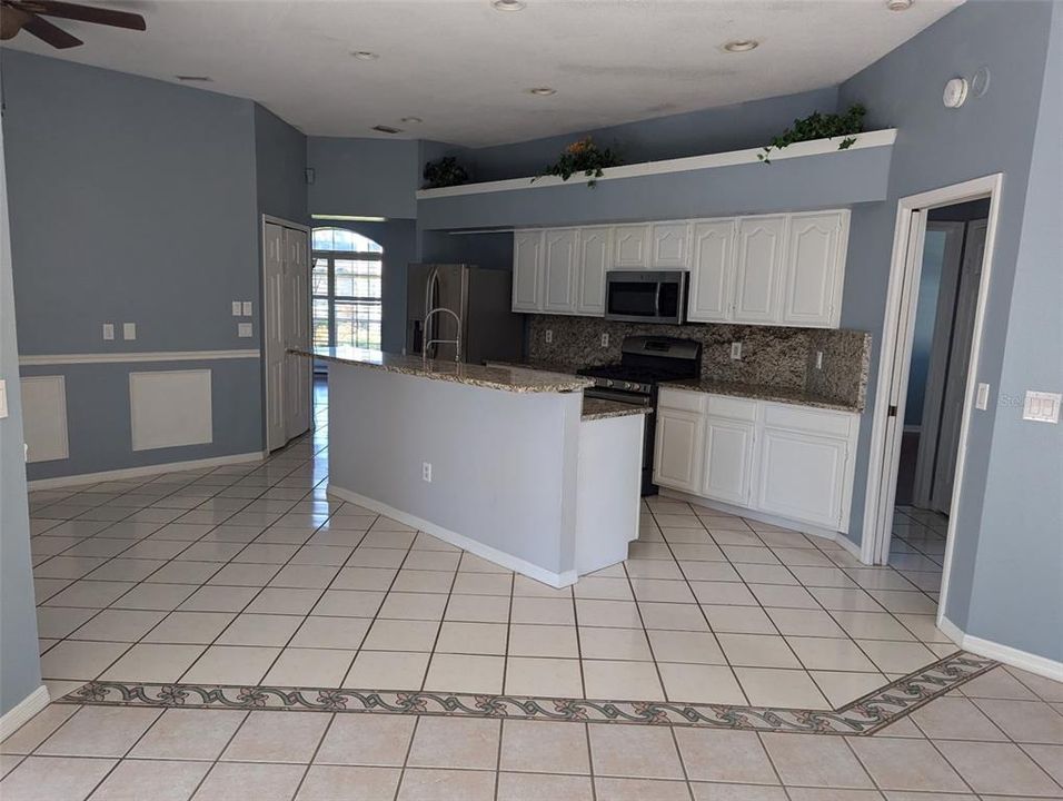 For Rent: $3,975 (4 beds, 3 baths, 2359 Square Feet)