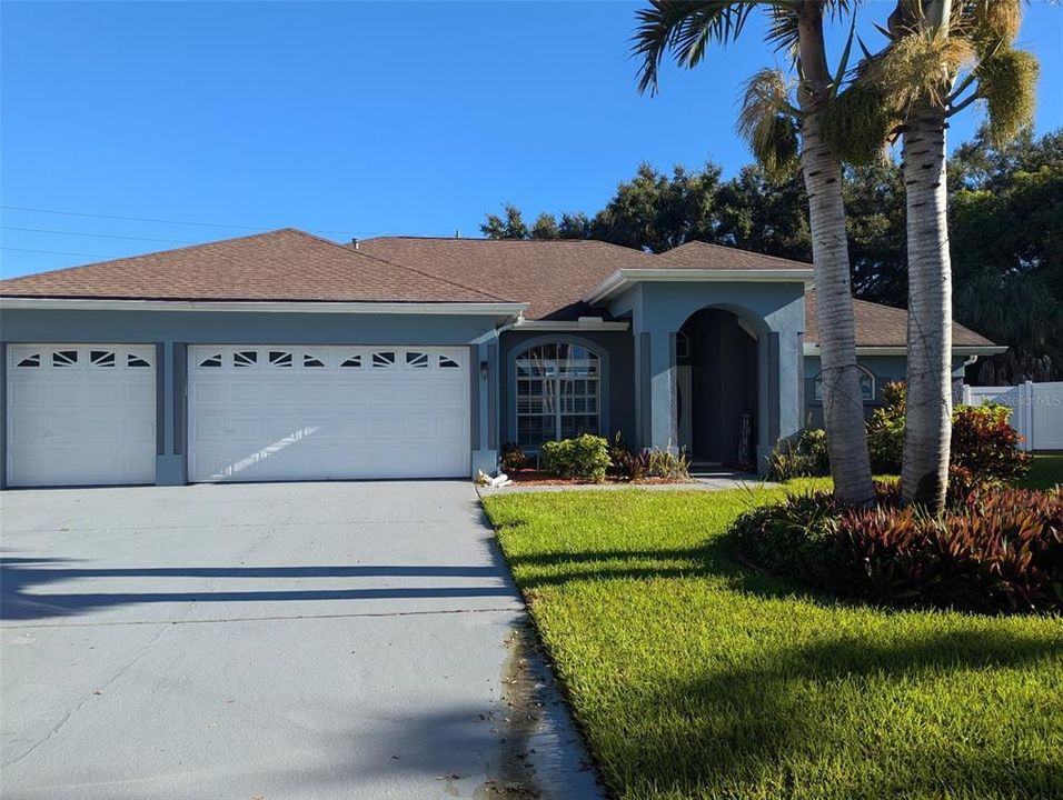 For Rent: $3,975 (4 beds, 3 baths, 2359 Square Feet)