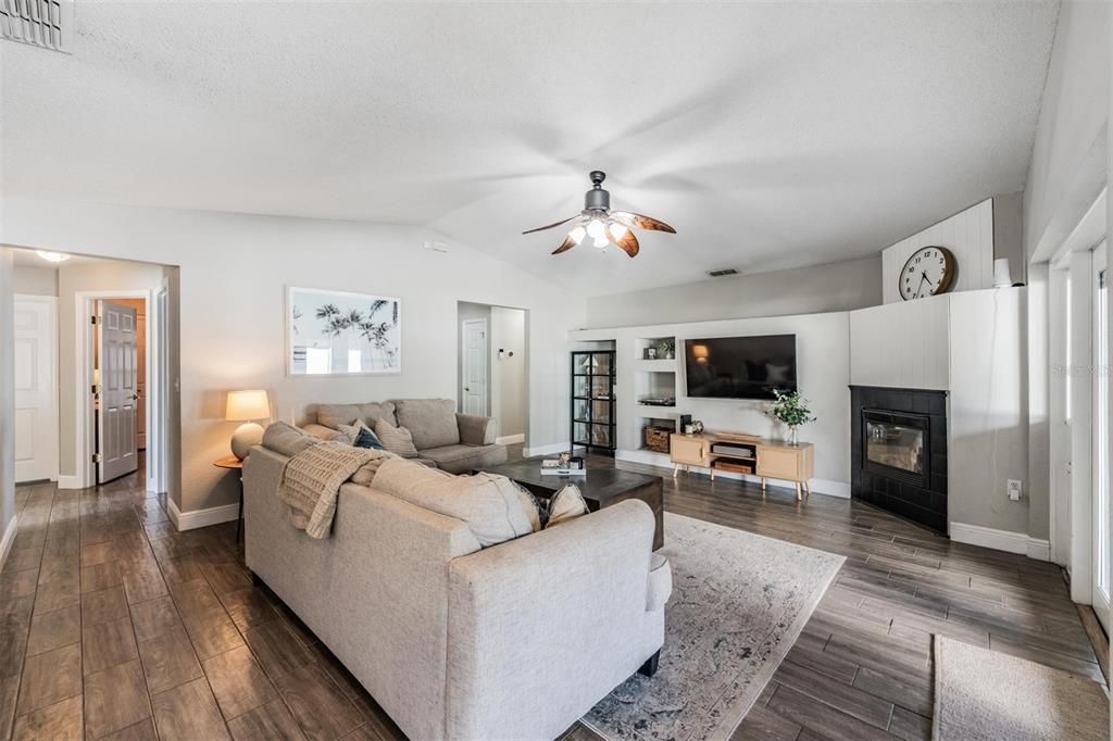 For Sale: $420,000 (4 beds, 2 baths, 1691 Square Feet)