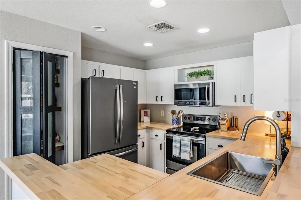 For Sale: $420,000 (4 beds, 2 baths, 1691 Square Feet)