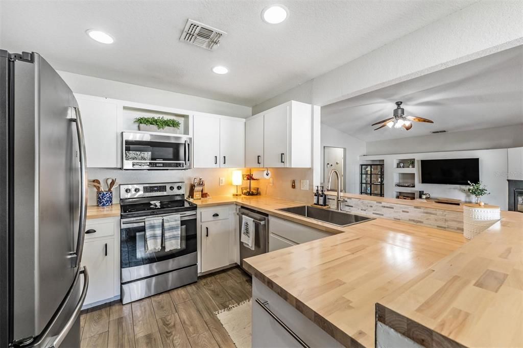 For Sale: $420,000 (4 beds, 2 baths, 1691 Square Feet)