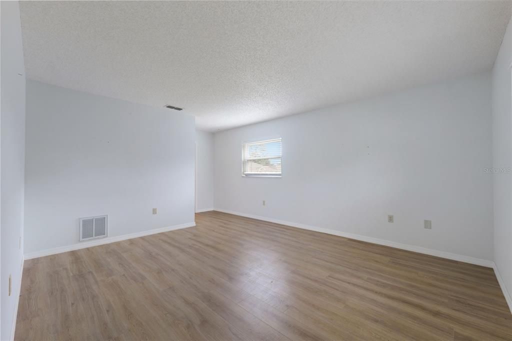 Activo con contrato: $234,900 (2 camas, 2 baños, 1096 Pies cuadrados)