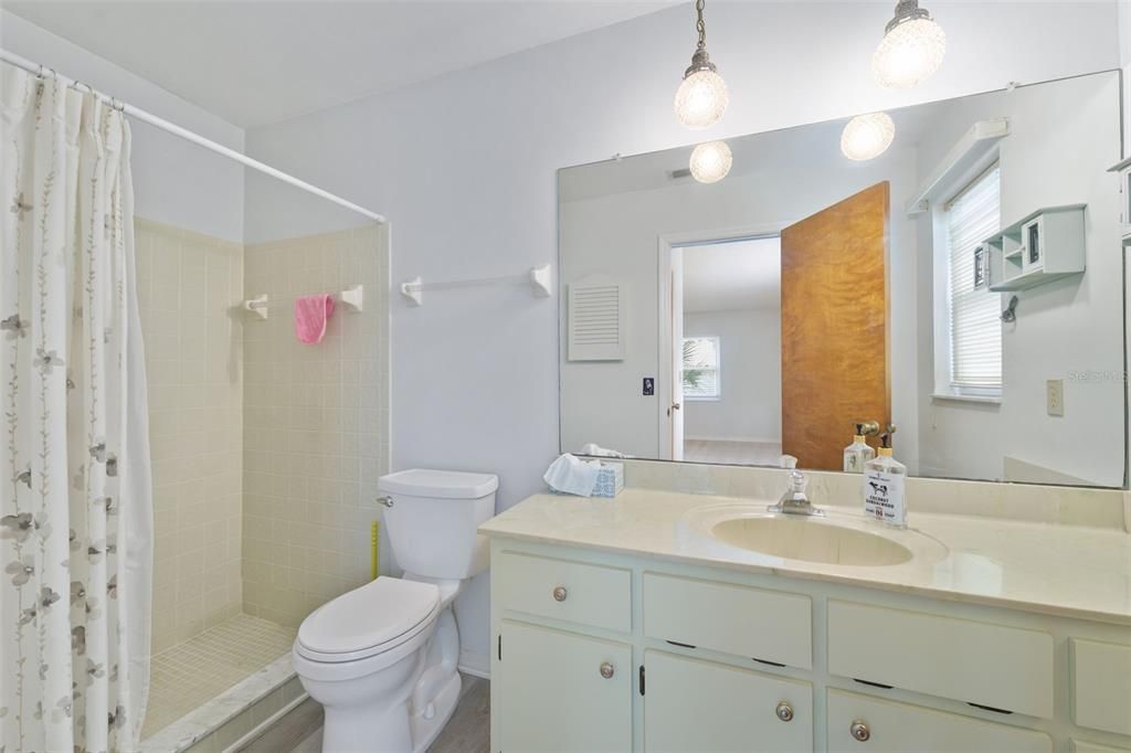 Activo con contrato: $234,900 (2 camas, 2 baños, 1096 Pies cuadrados)