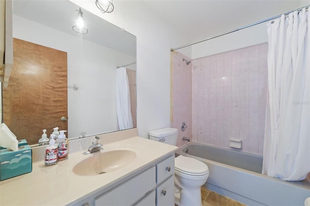 Activo con contrato: $234,900 (2 camas, 2 baños, 1096 Pies cuadrados)