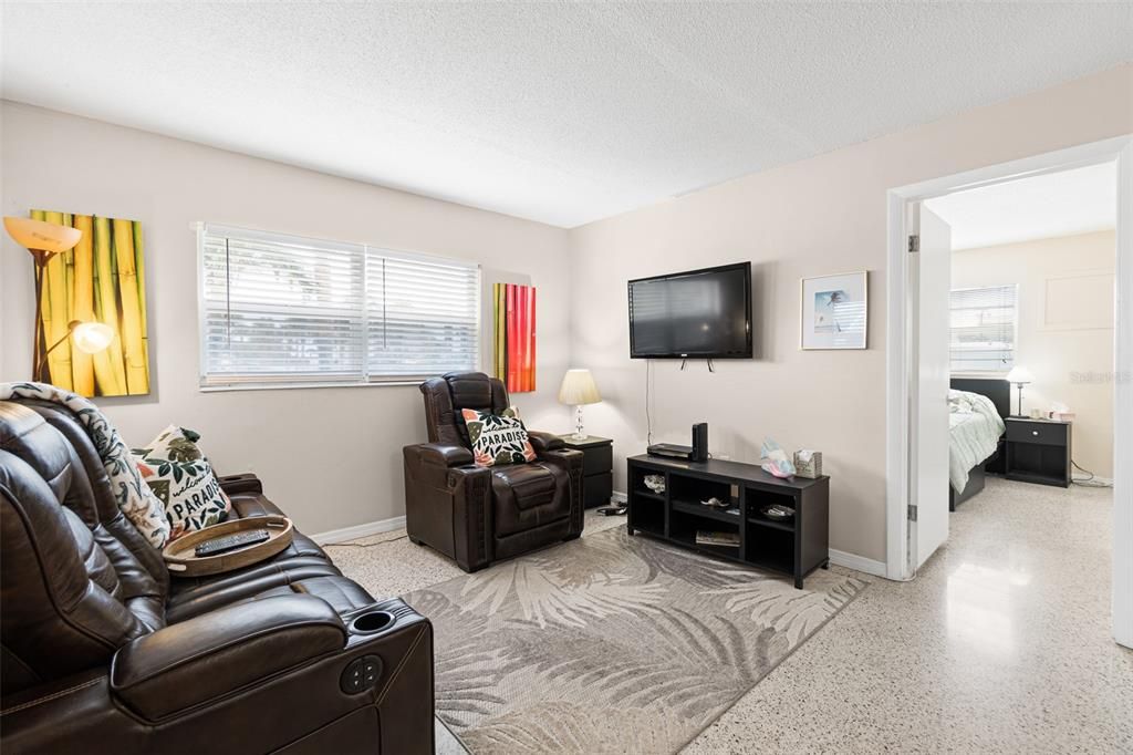 待售: $210,000 (1 贝兹, 1 浴室, 520 平方英尺)