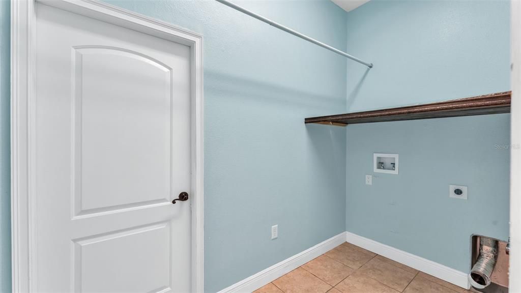 На продажу: $397,500 (4 спален, 2 ванн, 2322 Квадратных фут)