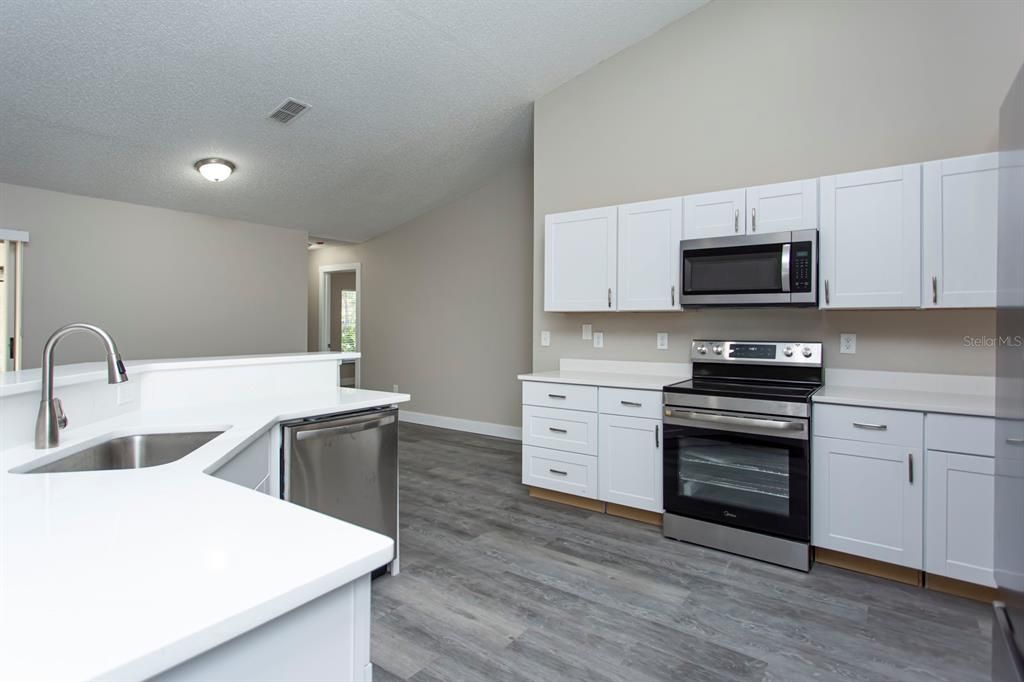 En Venta: $269,900 (4 camas, 2 baños, 2236 Pies cuadrados)