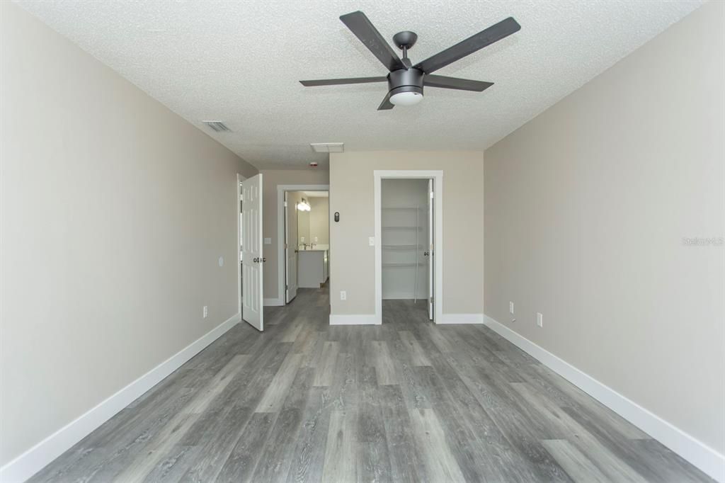 En Venta: $269,900 (4 camas, 2 baños, 2236 Pies cuadrados)