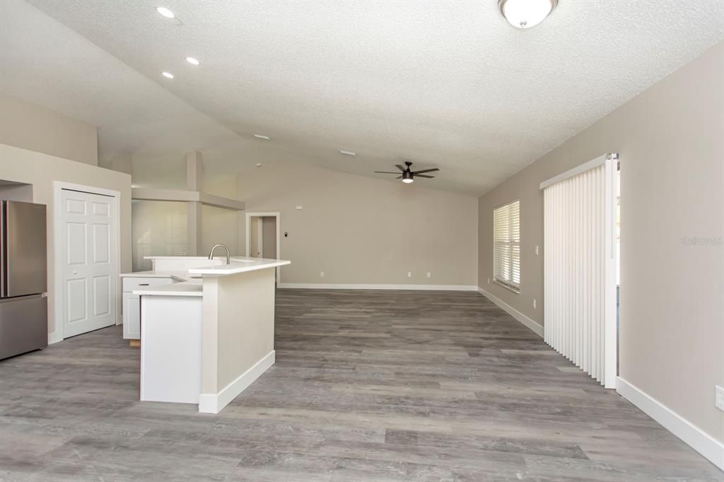 En Venta: $269,900 (4 camas, 2 baños, 2236 Pies cuadrados)