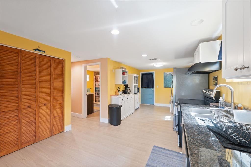 For Sale: $365,000 (2 beds, 2 baths, 1160 Square Feet)