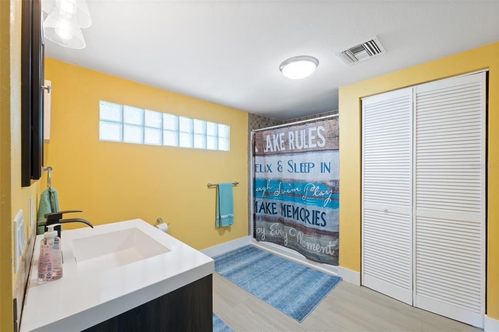 For Sale: $365,000 (2 beds, 2 baths, 1160 Square Feet)