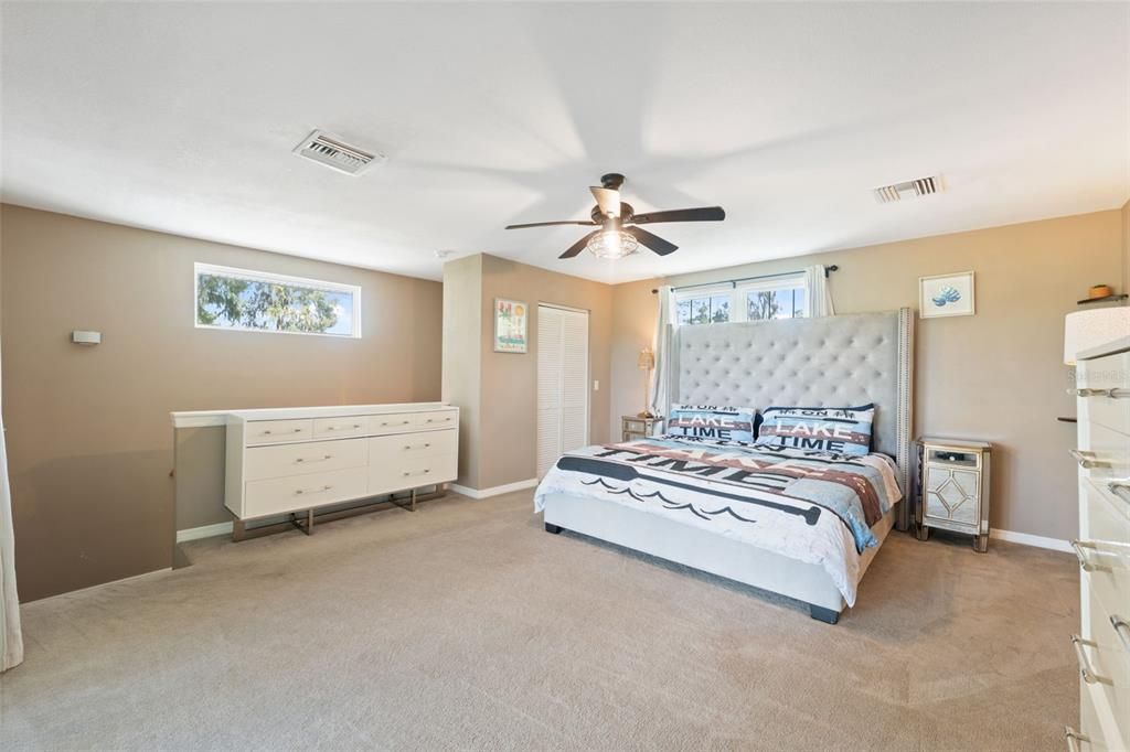 For Sale: $365,000 (2 beds, 2 baths, 1160 Square Feet)