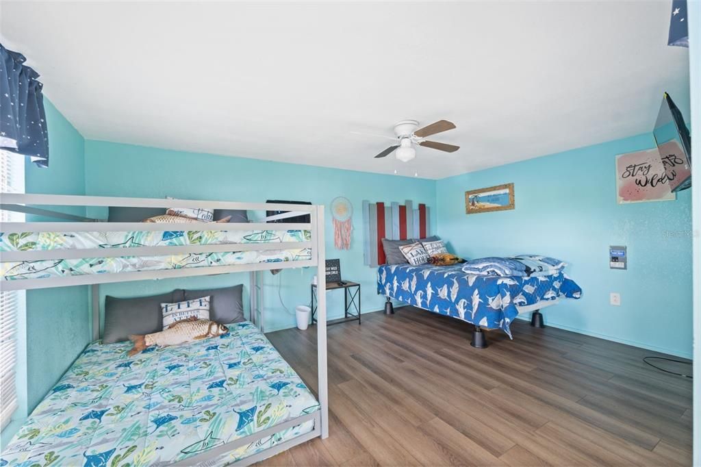 For Sale: $365,000 (2 beds, 2 baths, 1160 Square Feet)