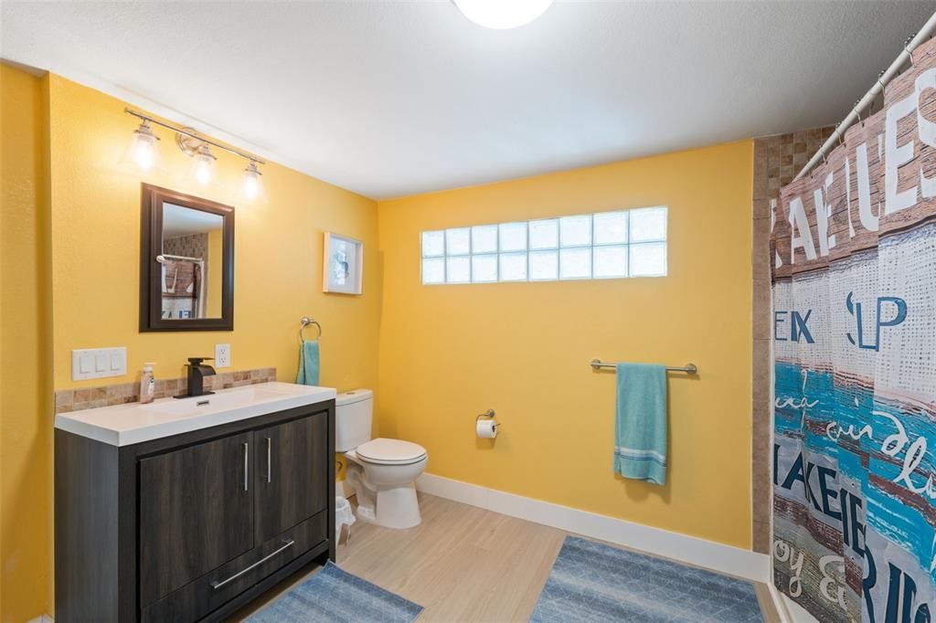 For Sale: $365,000 (2 beds, 2 baths, 1160 Square Feet)
