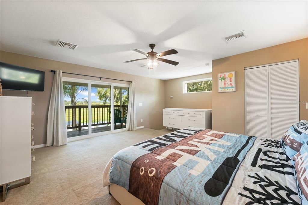 For Sale: $365,000 (2 beds, 2 baths, 1160 Square Feet)