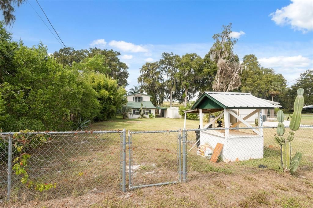 For Sale: $365,000 (2 beds, 2 baths, 1160 Square Feet)