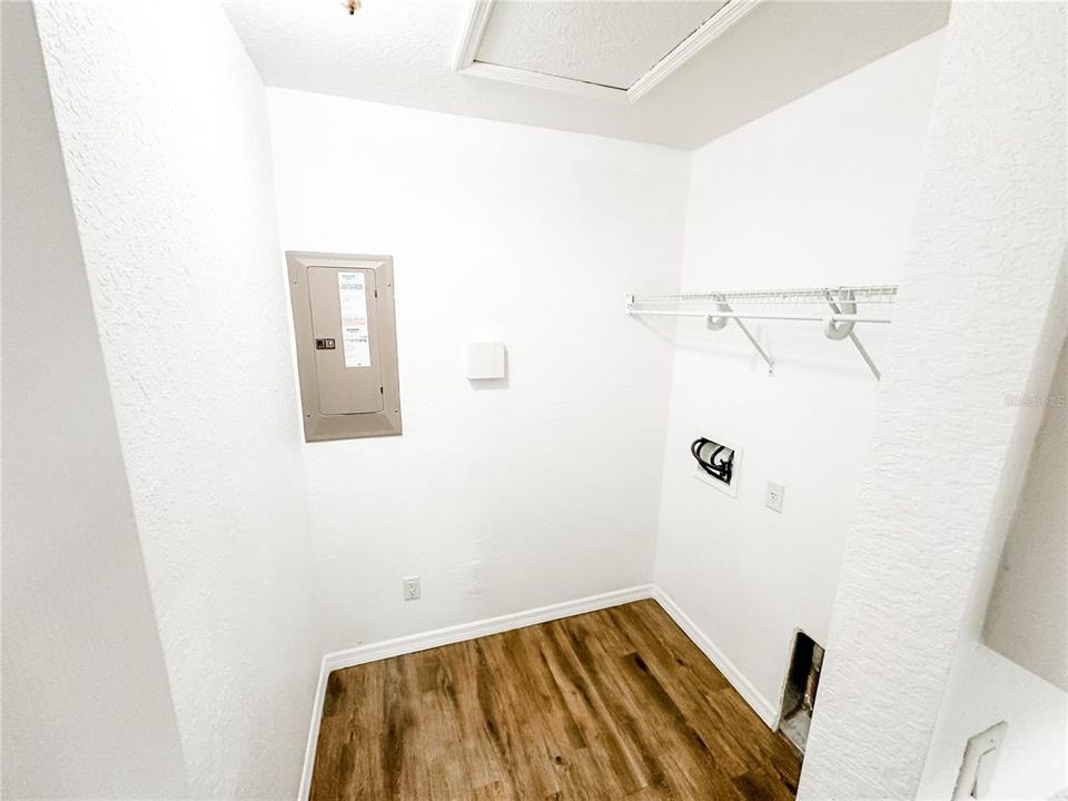 出租: $1,350 (2 贝兹, 2 浴室, 900 平方英尺)