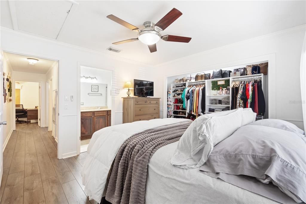 Active With Contract: $175,000 (3 beds, 2 baths, 1140 Square Feet)