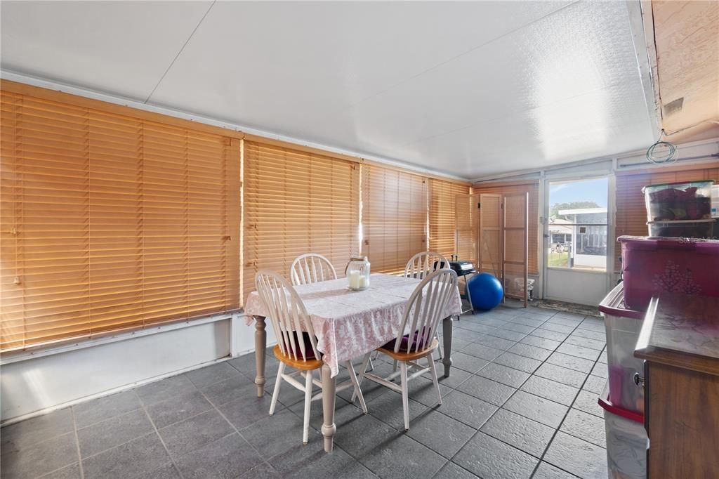 Active With Contract: $175,000 (3 beds, 2 baths, 1140 Square Feet)