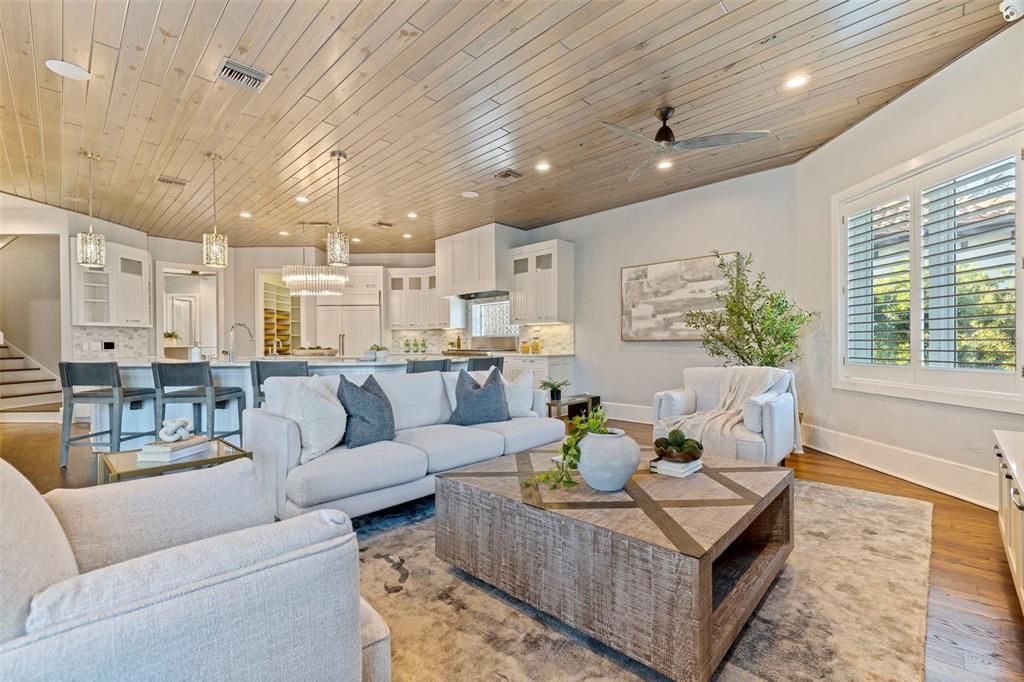 待售: $5,500,000 (6 贝兹, 5 浴室, 5542 平方英尺)